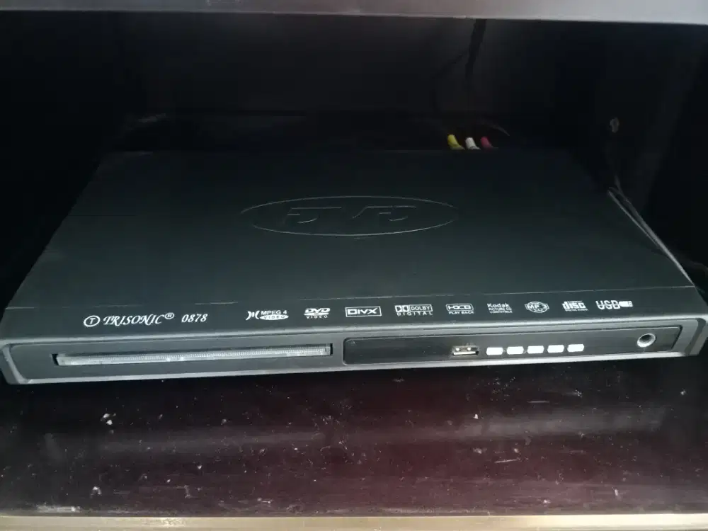 DVD trisonic warna hitam