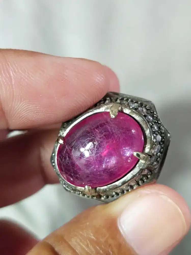 cincin merah ruby