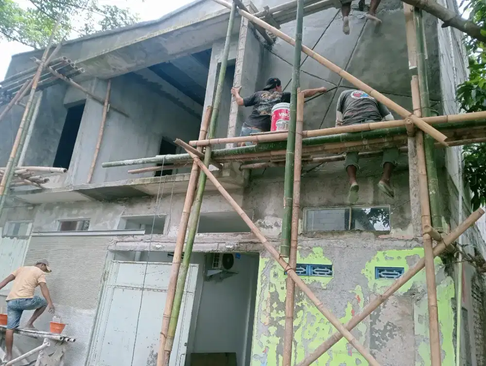 Tukang bagunan dan pelaksana pembagunan