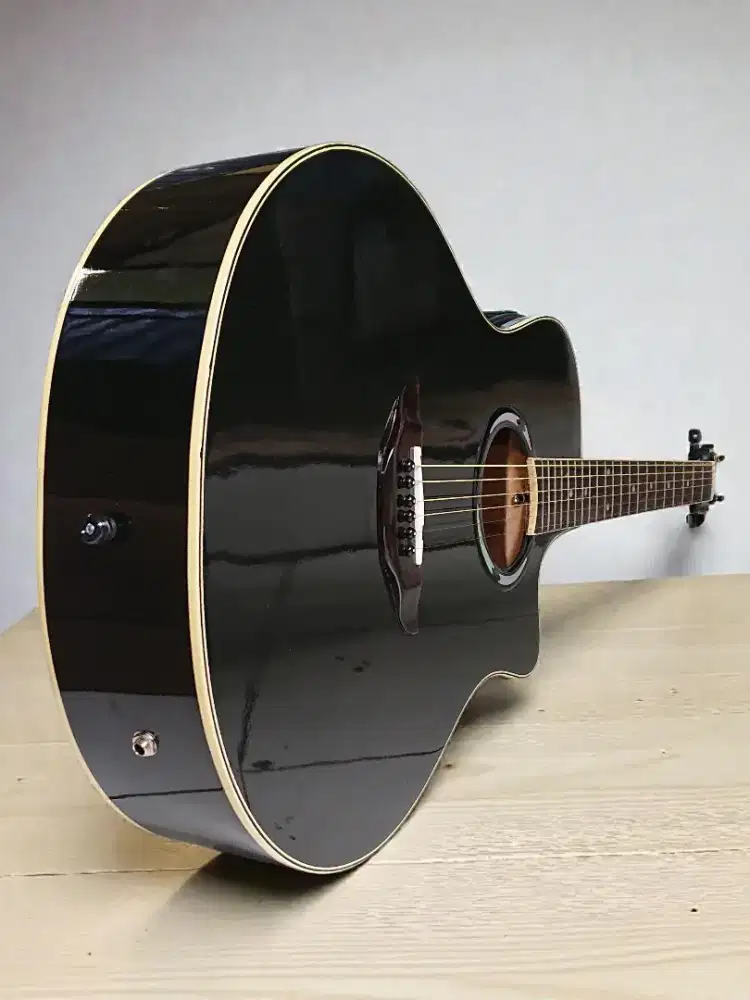 Gitar akustik elektrik Yamaha apx