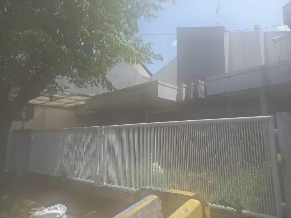 DISEWAKAN RUMAH SIAP HUNI, BEBAS BANJIR, BARU RENOV