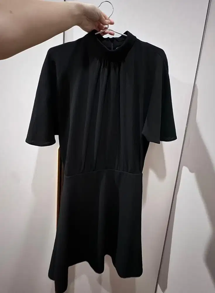 Dress hitam Black Dress - merk MANGO brand - Preloved