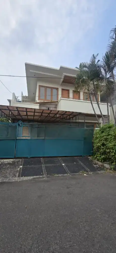 Dijual Rumah 2lantai di Pulomas Barat