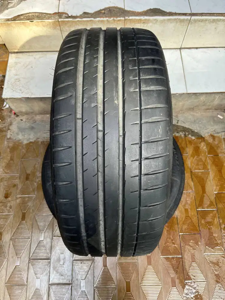 Ban Michelin Pilot Sport 4S 255 40 r20 1Pcs