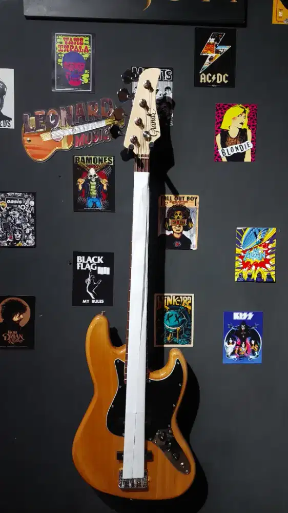 Gitar bass elektrik grande GJB 900 NA