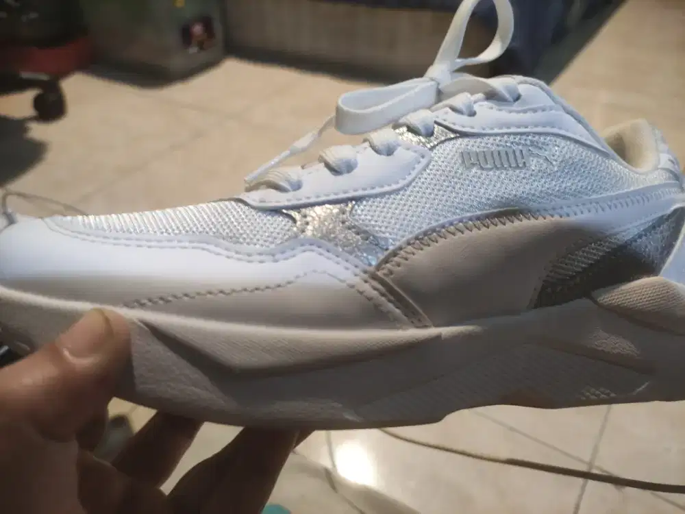 Sepatu Ori Puma Warna Putih Silver
