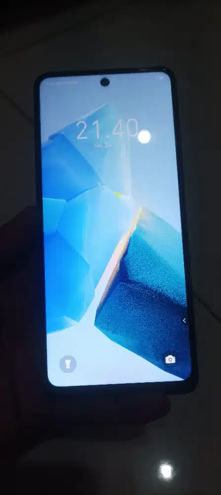 INFINIX HOT 30 NFC RAM 8+8/256..MULUS KGK ADA RETAK LECET PEMAKAIAN
