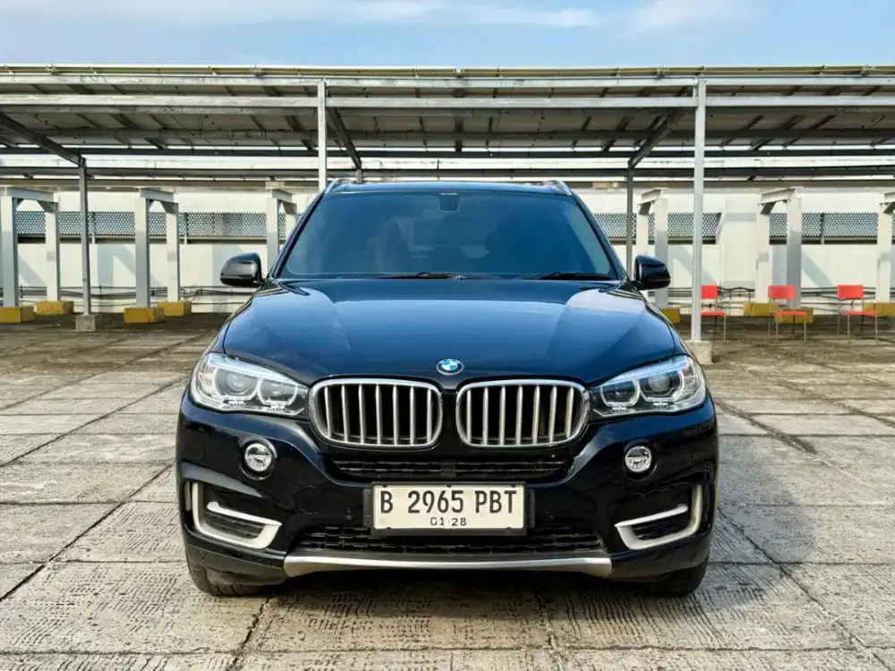 Bmw X5 3.0 xdrive 3.5i AT. Tahun 2017. Hitam. Perfect cond
