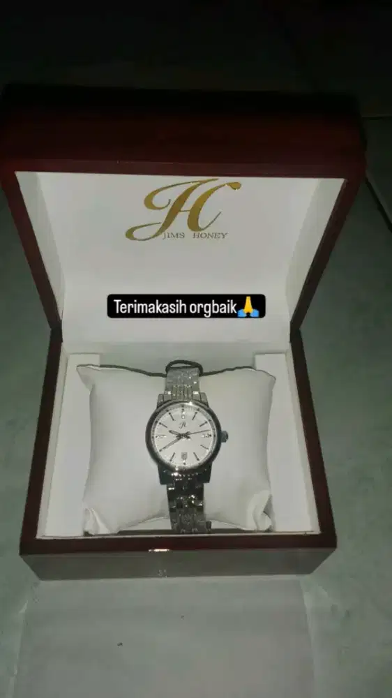 Jam tangan wanita