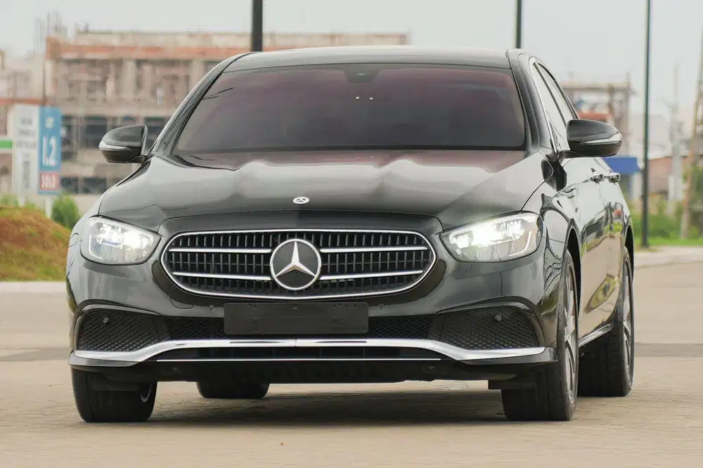 Panoramic! Mercedes Benz E200 Avantgarde 2023 Black!