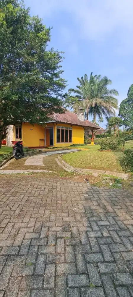 Di jual murah vila bagus siap huni lokasi di kota bunga Cipanas
