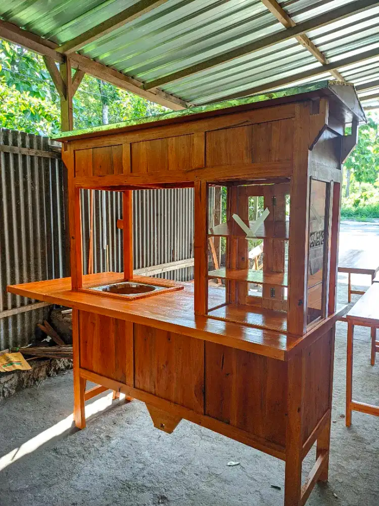 Gerobak soto, gerobak angkringan, gerobak mie ayam, gerobak bubur, dll