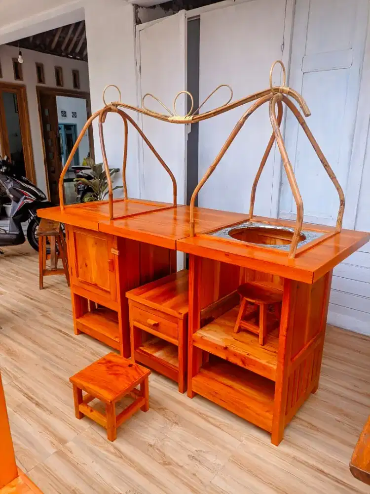 Gerobak soto pikul, gerobak angkringan, gerobak sate ayam, dll