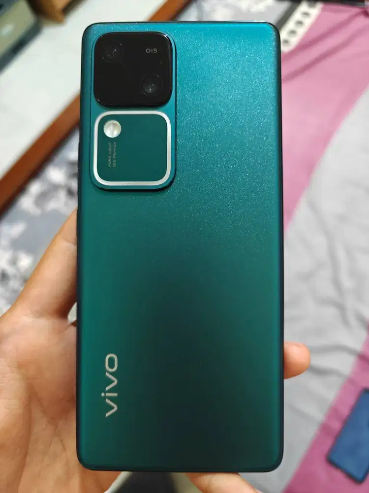 Vivo V30 5G Ram 8/256 GB Fullset Mulus 100% LIKE NEW BH 100%