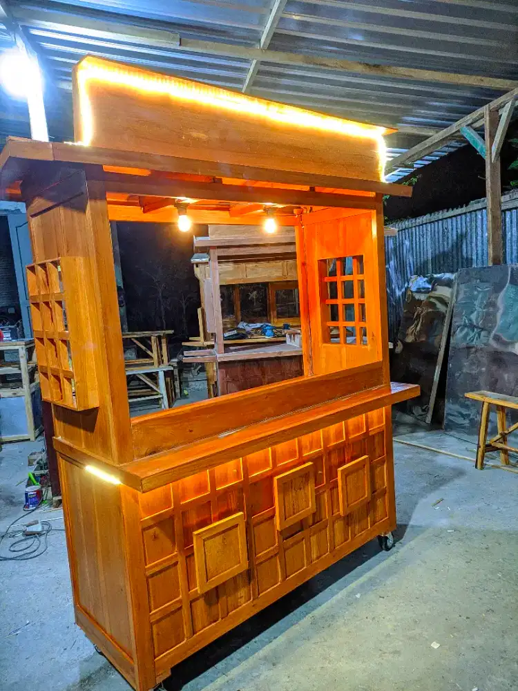 Gerobak dimsum, gerobak angkringan, gerobak nasi goreng, dll