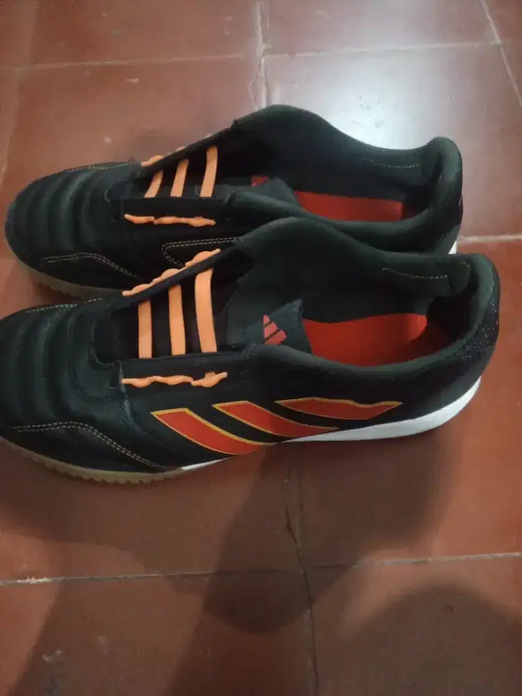 Sepatu footsal adidas