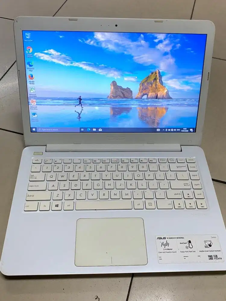 Laptop asus E402y