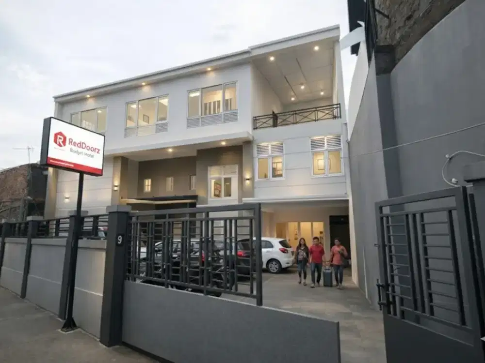 Rumah Besar Cocok di Renovasi buat jadi Kosan / Hotel Budget di Pondok Gede Dekat Banyak Kampus