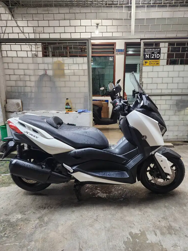 Jual Yamaha Xmax 250cc 2017 White KM4xxx Low Istimewa