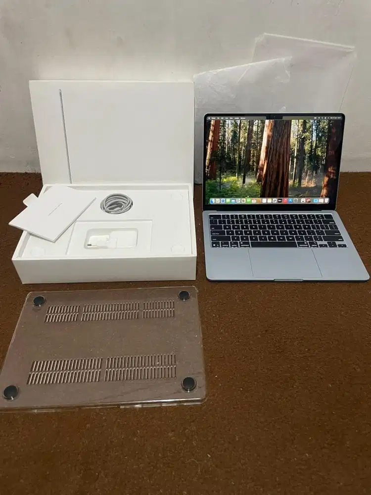 Macbook Air M4 16/256 iBox Like New Garansi On panjang