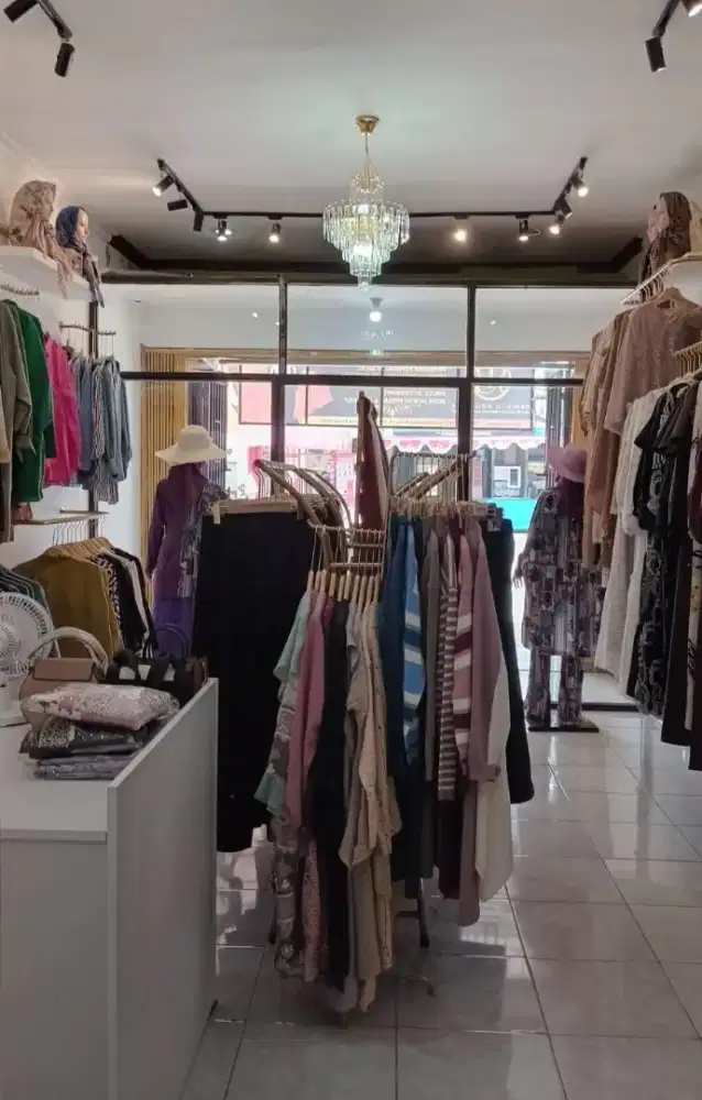 Dijual Borongan Paket Lengkap Butik Muslimah + Stok 250pcs  Siap Pakai