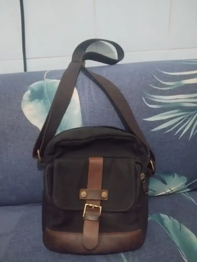 Sling bag/tas slempang.