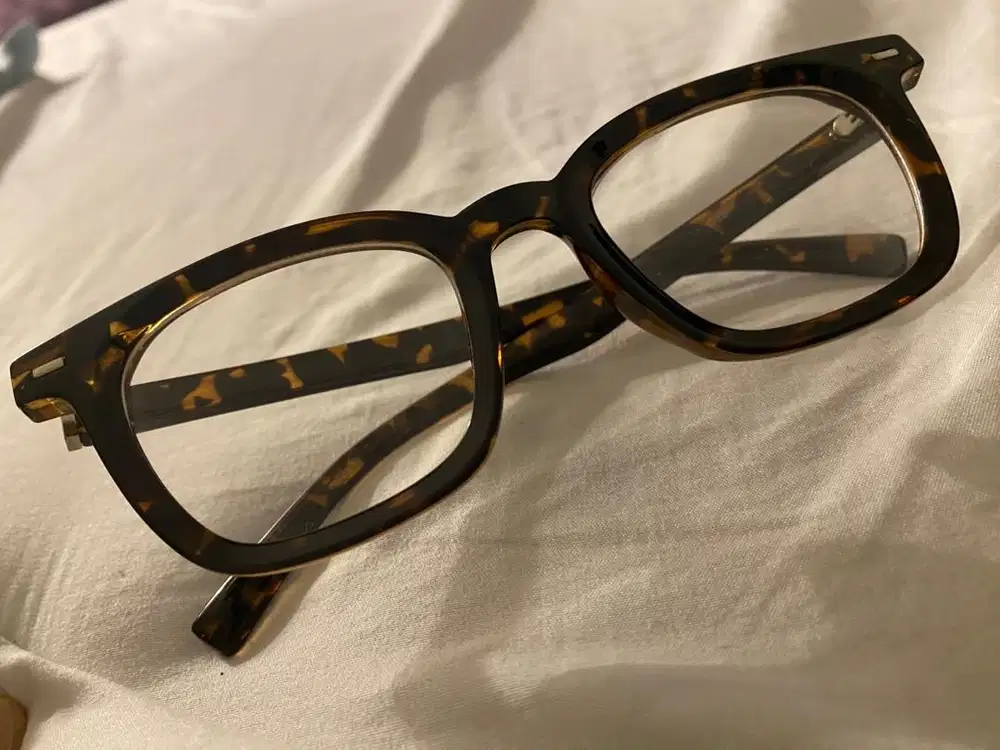 Kacamata pria wanita kekinian