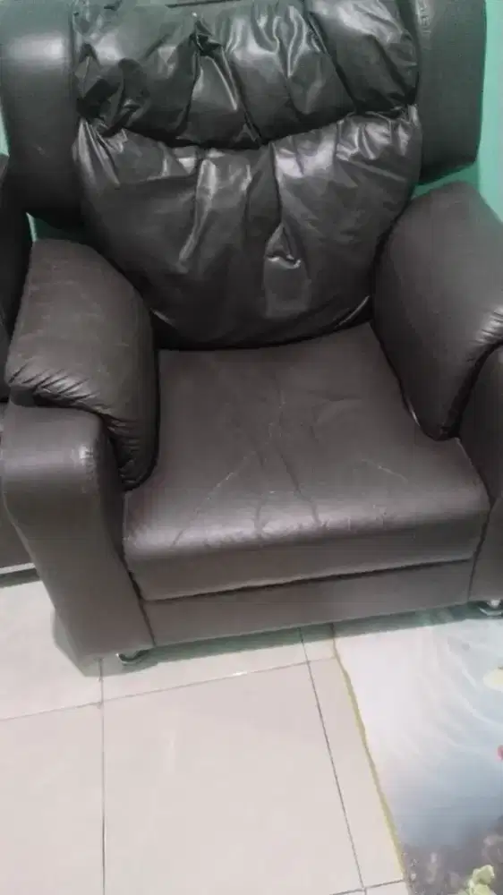 Sofa kondisi TDK ada yg sobek
