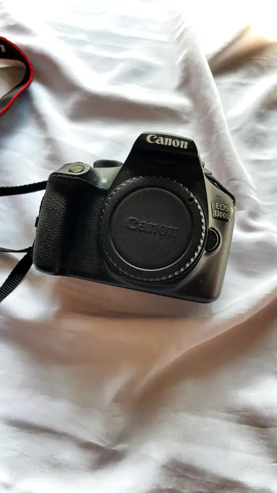 DIJUAL Kamera DSLR Canon EOS 1300D + Lensa Kit & Lensa Fix (BU)