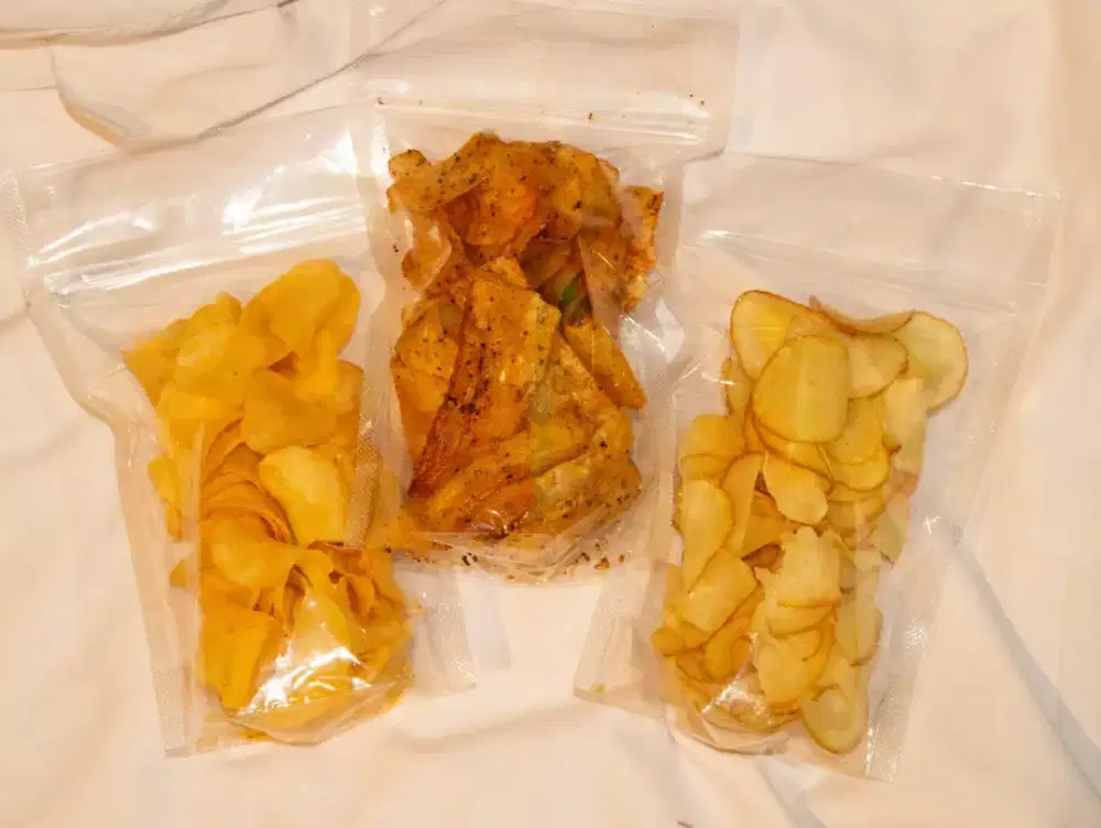 Kripik singkong banyak varian rasa.