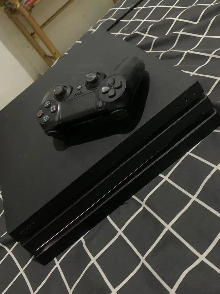 Di jual PS 4 pro original [ 1 TB ]