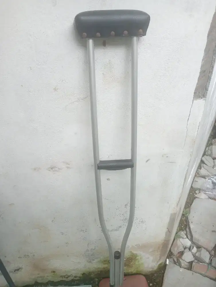 Tongkat atau alat bantu