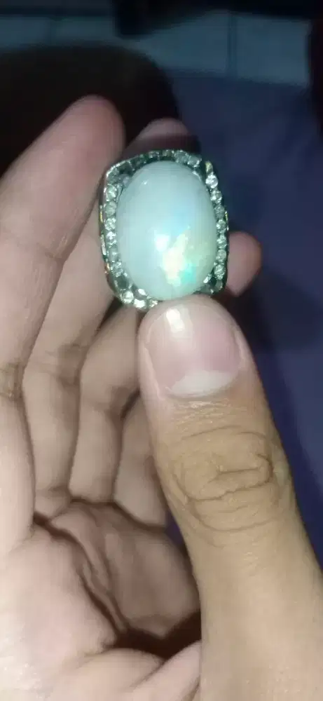 Batu perhiasan baiduri bulan air sapphire