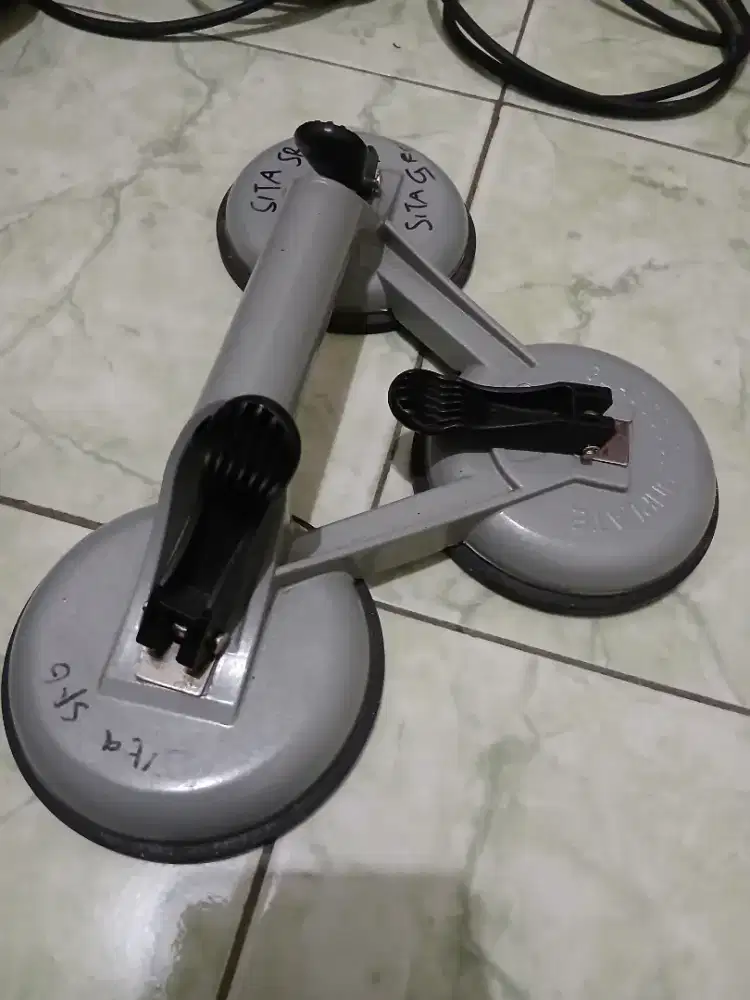 Alat angkat raise floor