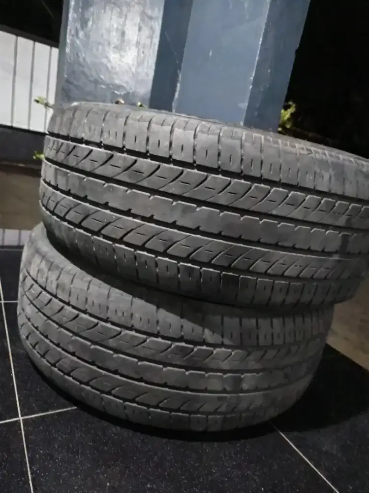 Ban second toyo 235 50 18