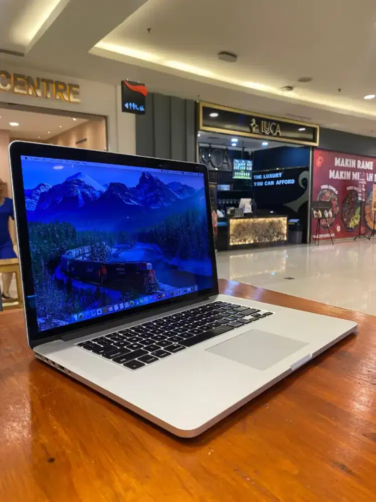 Macbook Pro Retina 15 inch , 2012