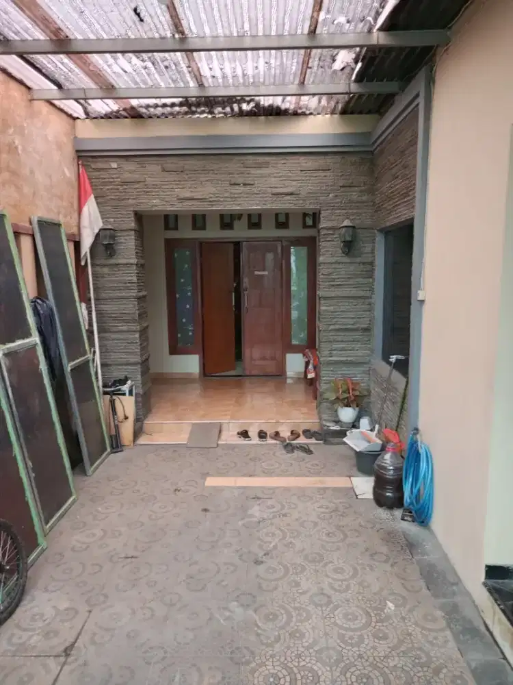 Rumah desa terung wetan depan lapsngan