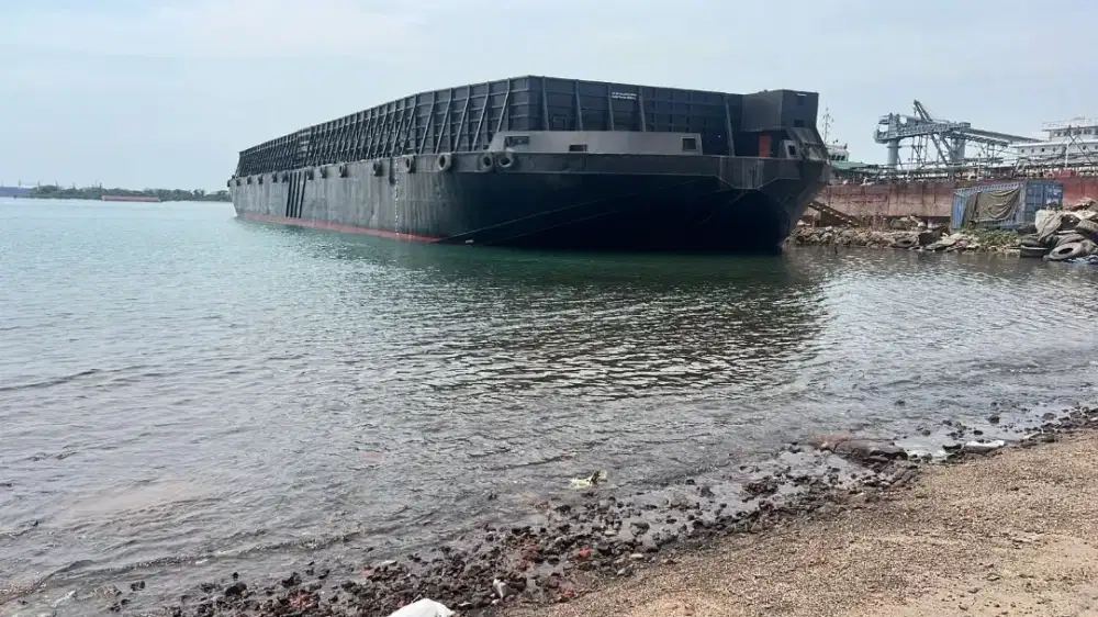 Di jual Tongkang 300 feet 2016