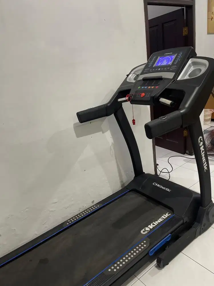 treadmill kinetic bb maximal 135kg, incline 20. fungsi lancar
