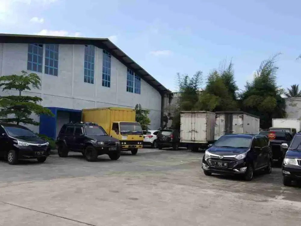 Gudang cukup luas di lahan luas, apik dan terkonsep di Padalarang Jawa Barat