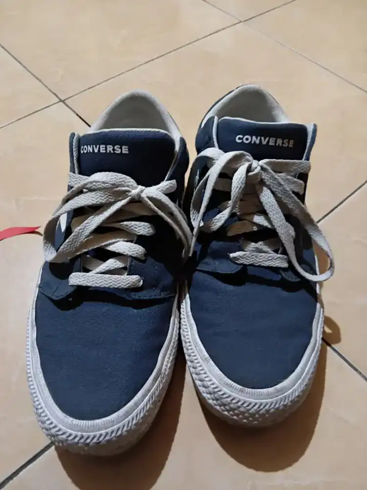 Di jual sepatu CONVERSE