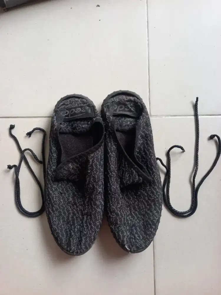 Sepatu Leedoo hitam