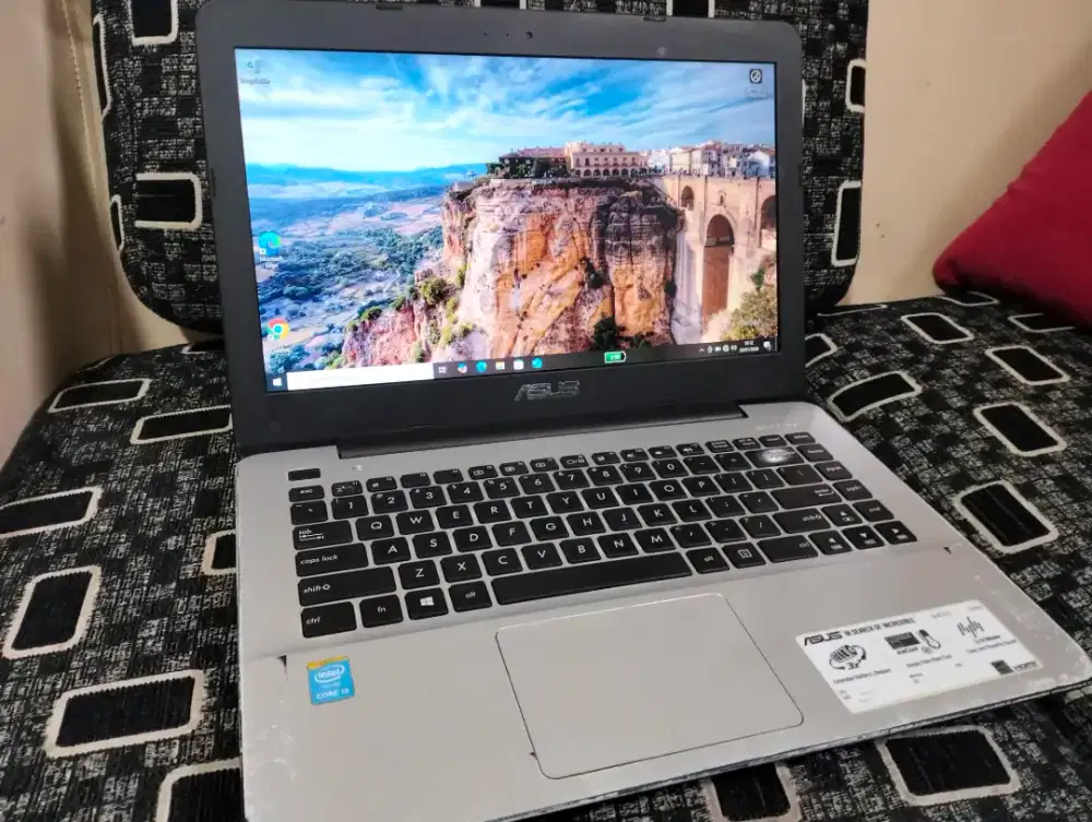 Laptop Asus x455l core i3 5005 RAM 8 GB SSD 128+ HDD 500 mantap