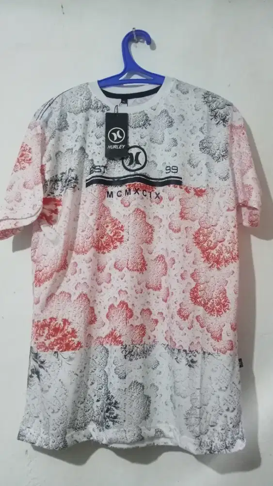 Baju putih motif merah