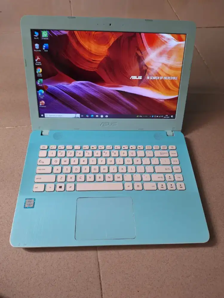 Bismillah dijual laptop Asus core i3 gen 6