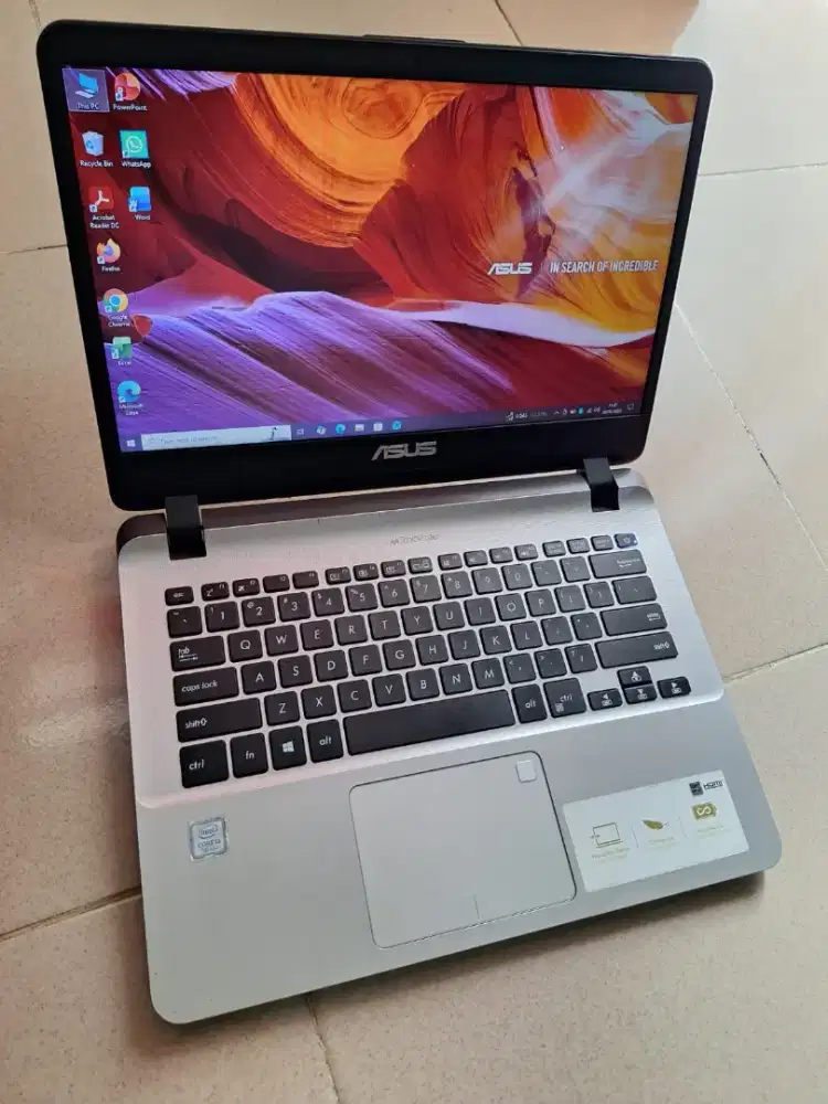 Bismillah dijual laptop Asus core i3 gen 7