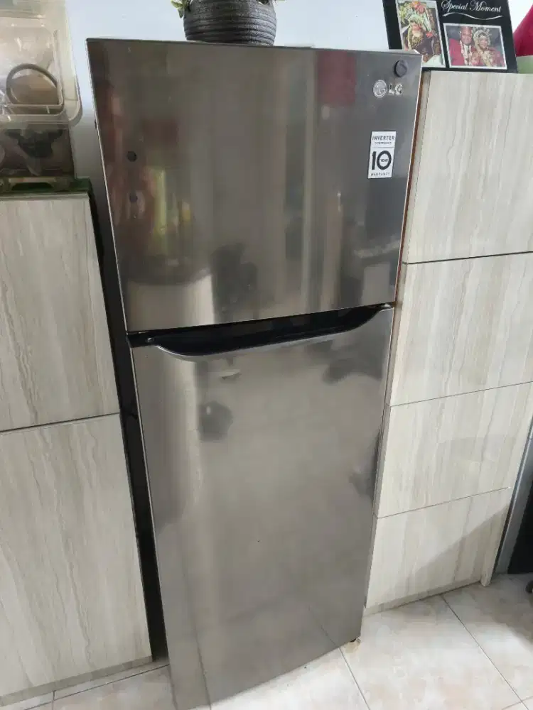 DIJUAL - Kulkas LG Inverter 2 Pintu