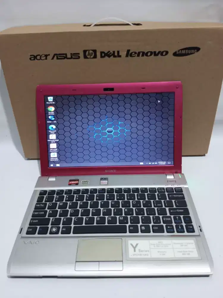 Sony Vaio VPCYB15AG AMD E350 DDR 4GB HDD 320GB 12 baterai 2 Jam