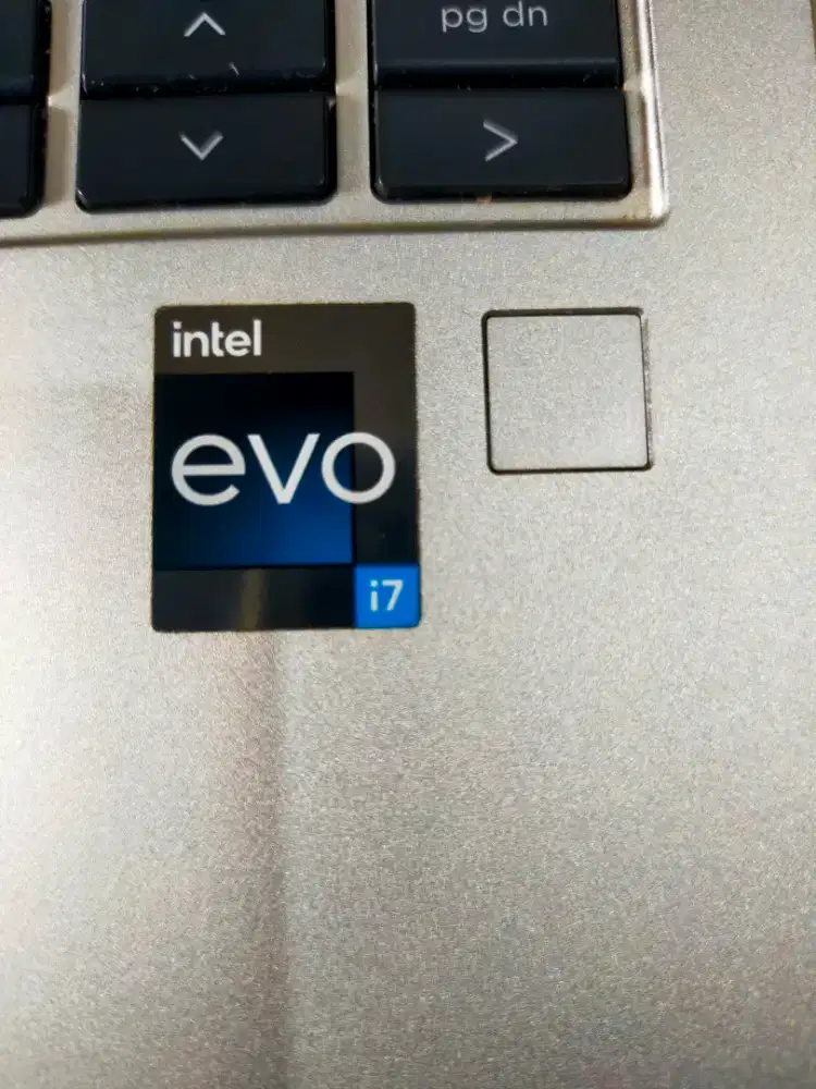 Dijual laptop Hp elitebook Intel core I7 gen 13 Intel EVO Ram 16GB SSD