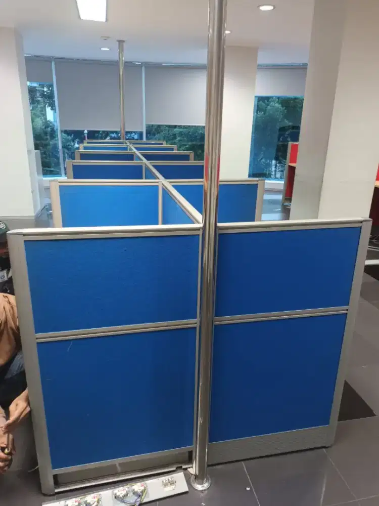 Meja work station, meja kerja partisi